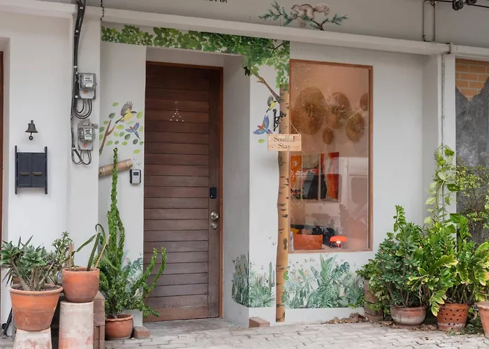 Soulful Stay-hidden Thai-mediterranean Retreat. 방콕